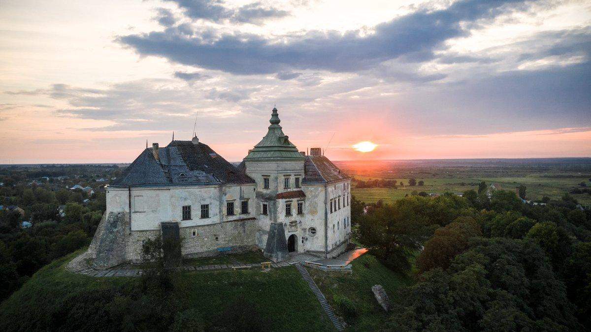 Що приховують знамениті замки України: містичні легенди