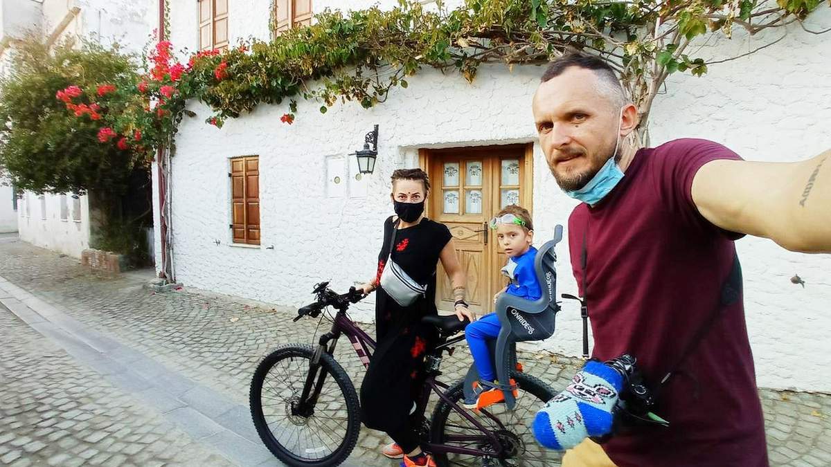 Украинская путешествующая семья исследует Турцию на велосипедах: видео