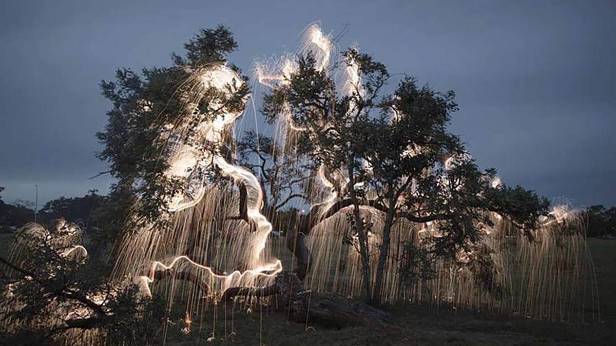 Фотограф використовує феєрверки та створює магічні світлові картини - Ідеї