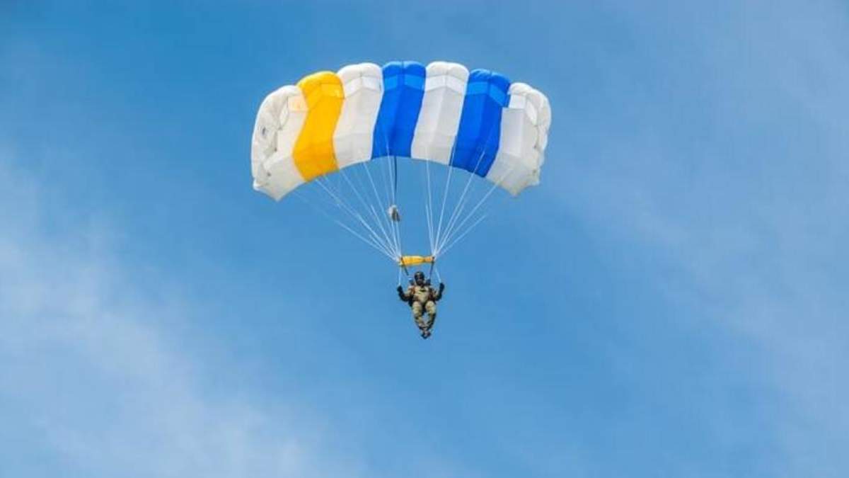 Где в Украине прыгнуть с парашютом и во сколько это обойдется