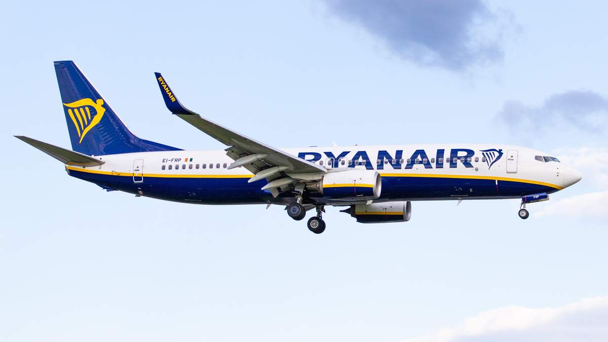 Использует 12 аэропортов: Ryanair планирует "агрессивное расширение" за счет мигрантов-украинцев - Travel