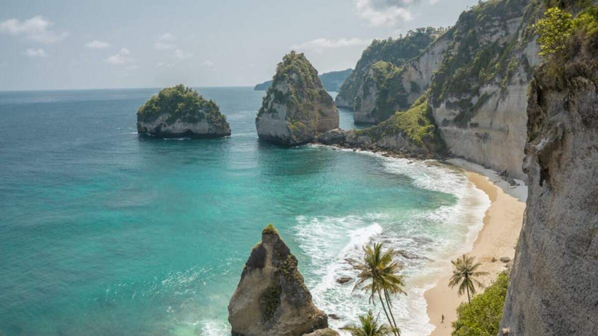 Индонезия сократила срок карантина для иностранных туристов - Travel