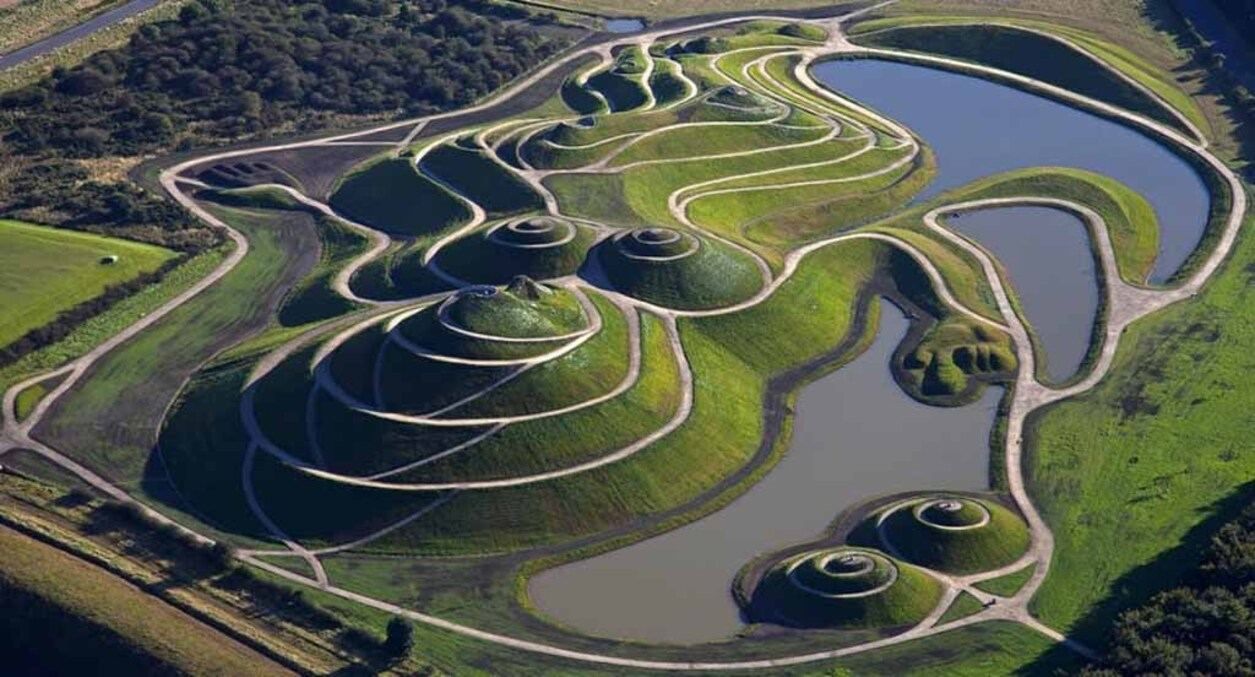 Унікальний Сад космічних роздумів у Шотландії: цікаві факти Унікальний Сад космічних роздумів у Шотландії: цікаві факти