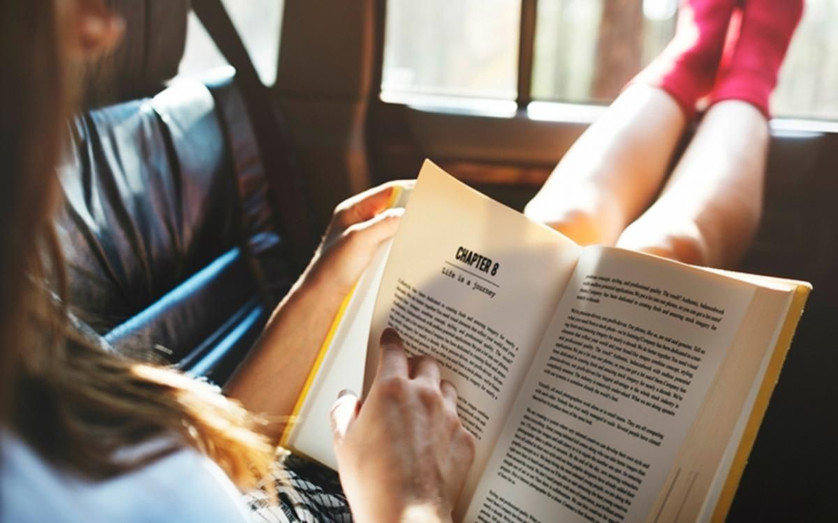 Що почитати в дорозі: книги, які зроблять вашу поїздку захопливою Що почитати в дорозі: книги, які зроблять вашу поїздку захопливою