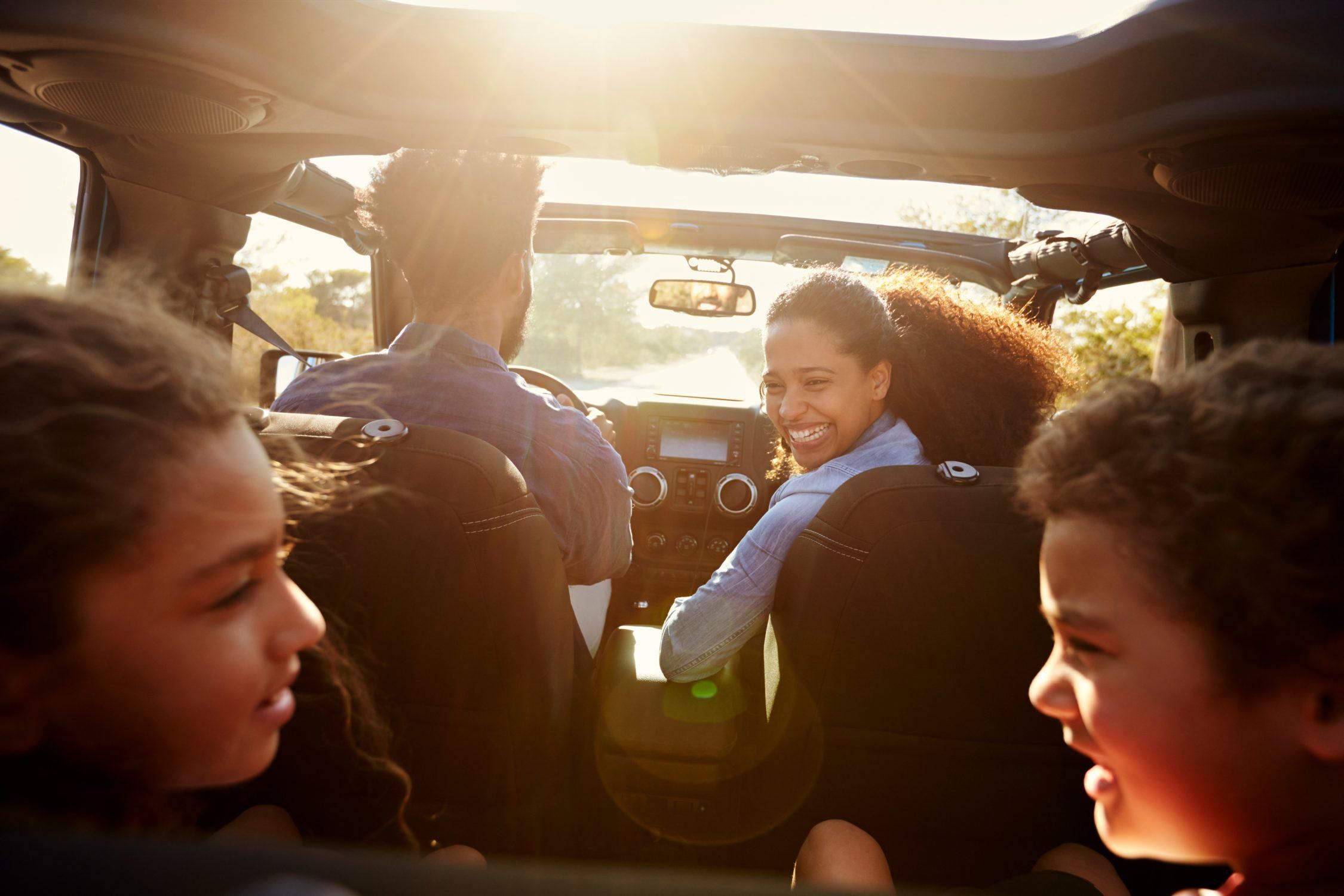 Безпечна сімейна подорож на автомобілі: правила, яких варто дотримуватися