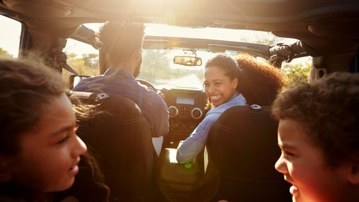 Безопасное семейное путешествие на автомобиле: правила, которых следует придерживаться