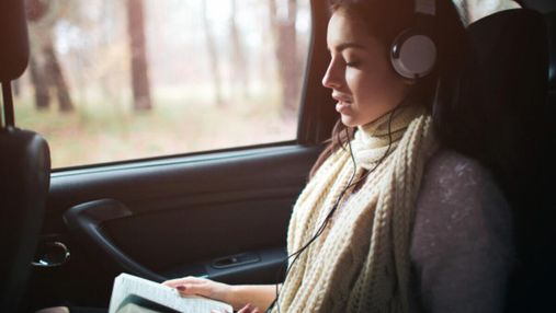 Музика для подорожей на автомобілі: плейлист в дорогу