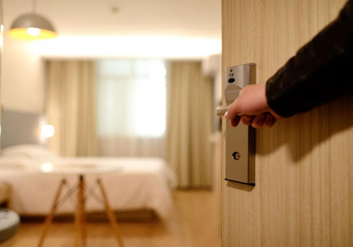 Брудні готельні секрети: 5 речей в номері, яких не треба торкатися туристу