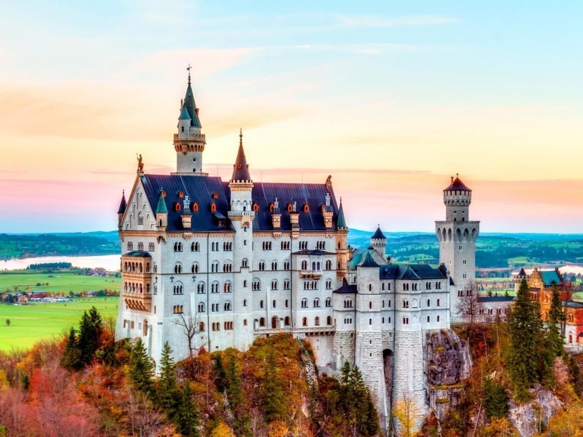 6 самых захватывающих замков Европы: живописные фото
