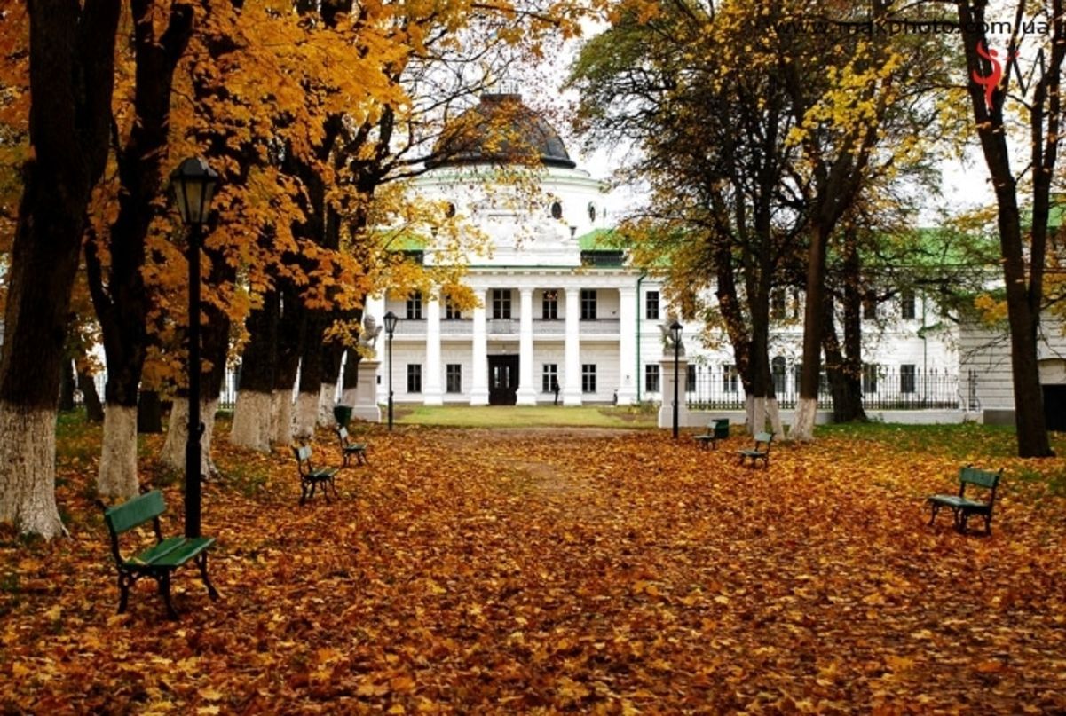 Розкішна садиба Качанівка: куточок раю на Чернігівщині