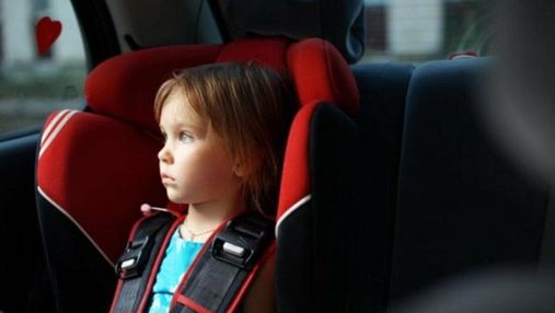 Діти в автомобілі: правила перевезення під час подорожі Європою 