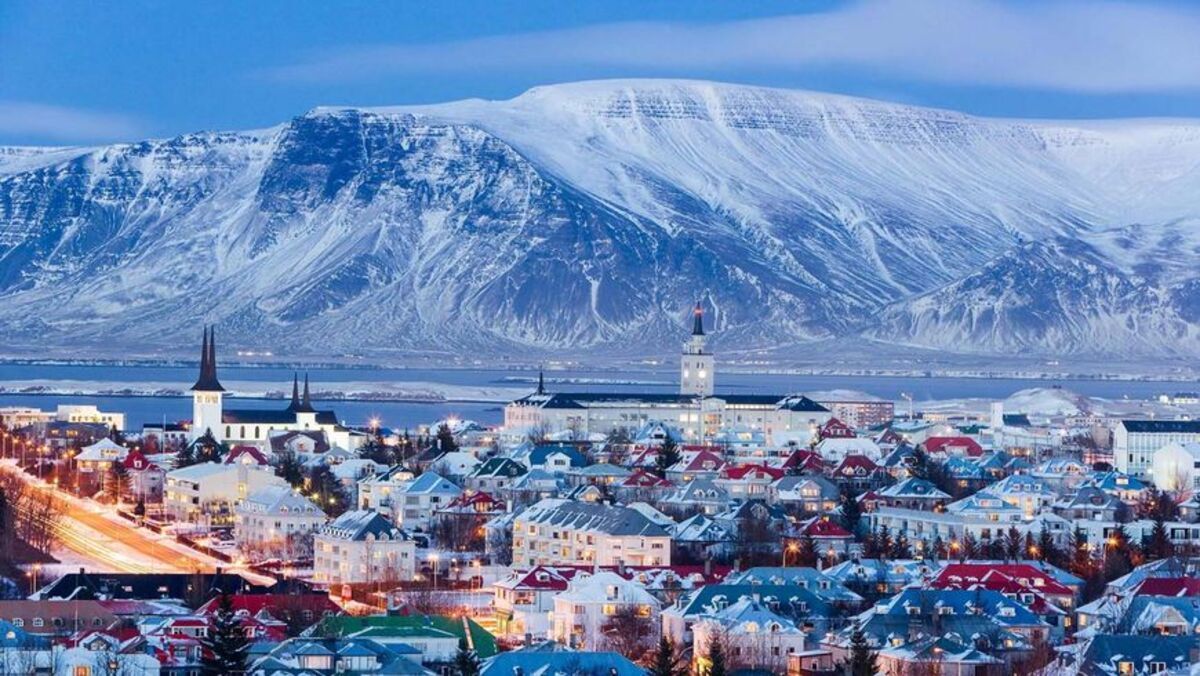 Въезд только богатым: Исландия решила открыть границы при одном условии