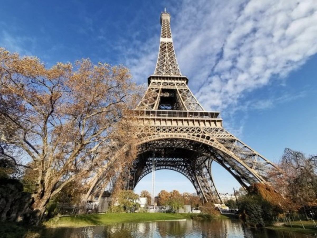 Эйфелева башня в Париже снова заработает для посетителей: известна дата