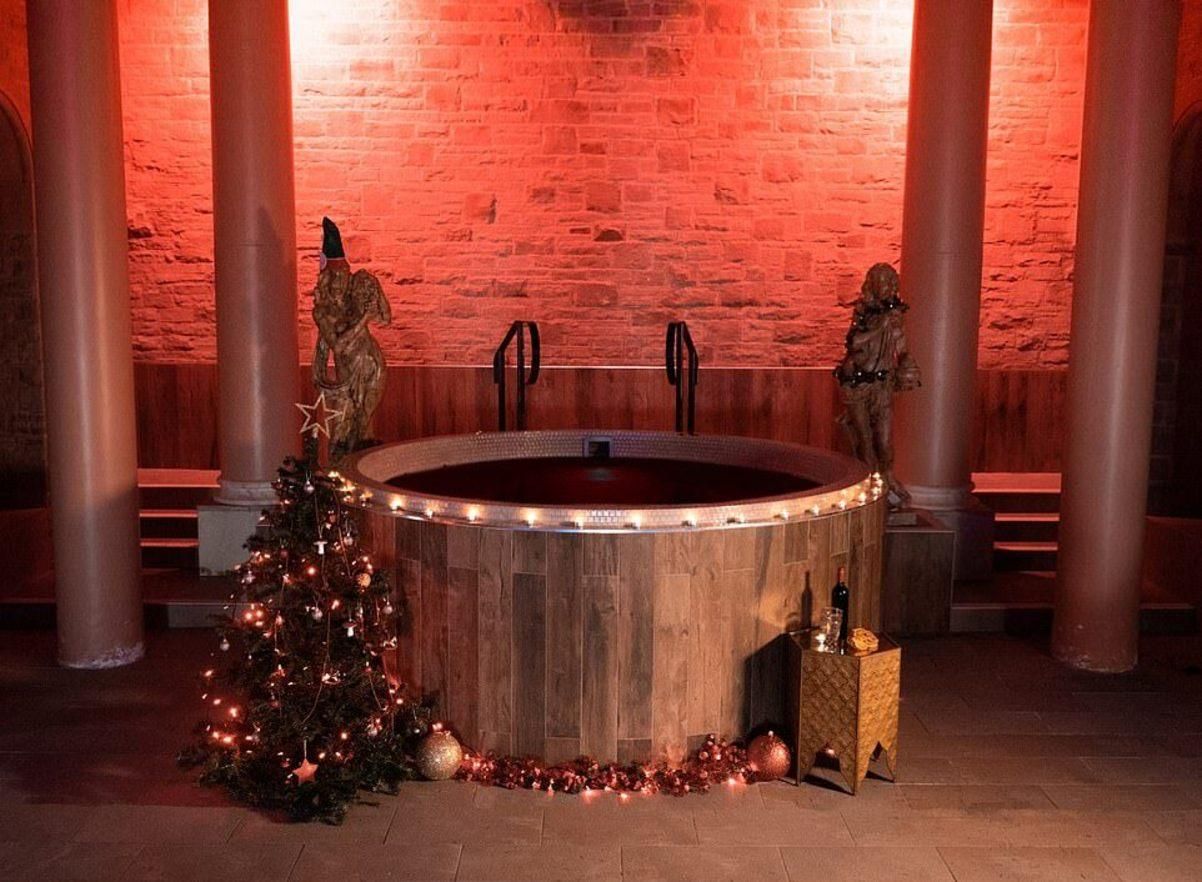 У Британії туристам пропонують розслабитися у гарячій ванні з глінтвейном: вартість послуги У Британії туристам пропонують розслабитися у гарячій ванні з глінтвейном: вартість послуги