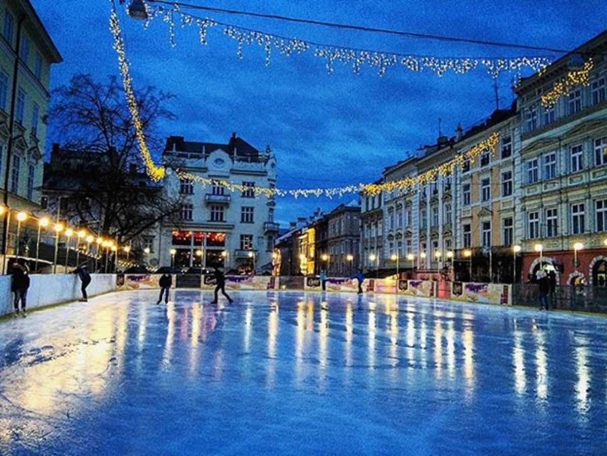 У центрі Львова відкрили ковзанку: графік роботи та ціни на квитки У центрі Львова відкрили ковзанку: графік роботи та ціни на квитки