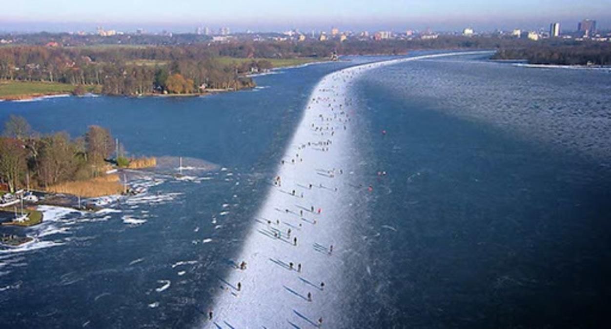 Природна ковзанка довжиною в 10 кілометрів на озері Патерсволдсемер – фото