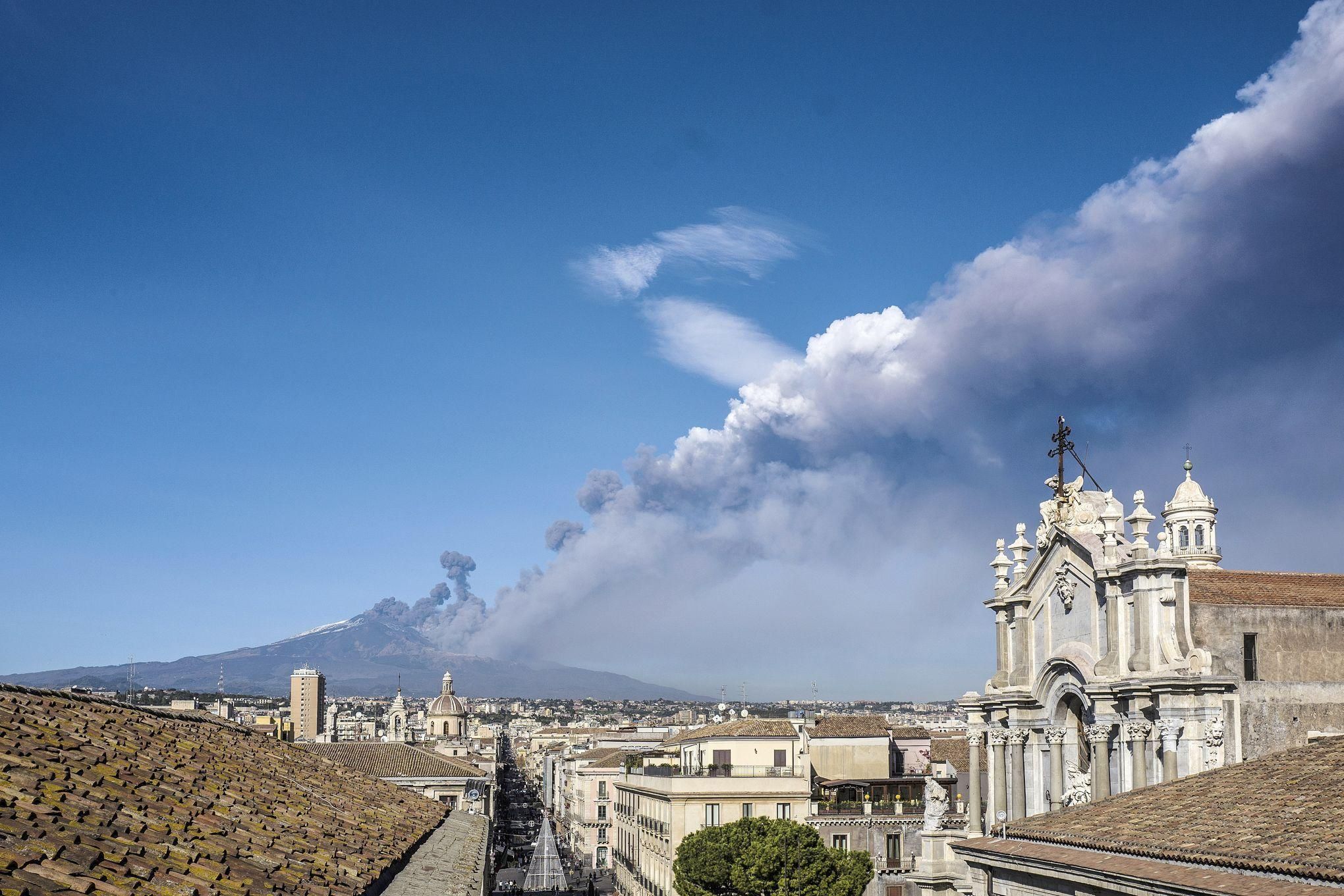 На Сицилии произошло извержение самого высокого вулкана Европы Этна