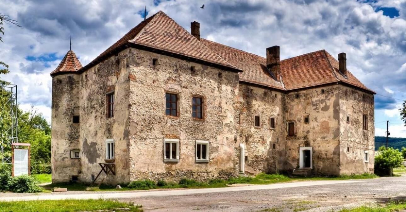 Украинский художник поднял из руин старинный замок на Закарпатье: фото Украинский художник поднял из руин старинный замок на Закарпатье: фото