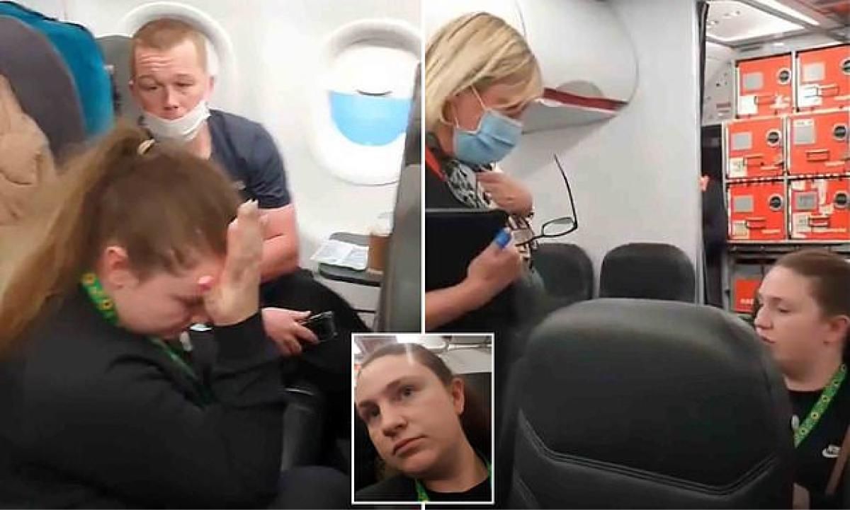 У женщины начались панические атаки через унижения членами экипажа самолета У женщины начались панические атаки через унижения членами экипажа самолета