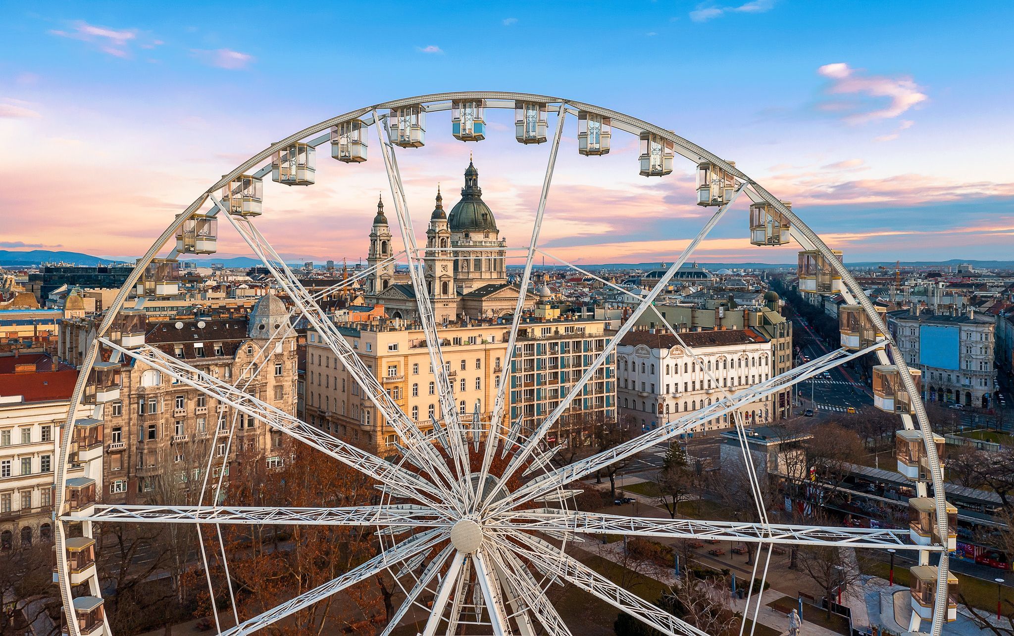 В Будапеште колесо обозрения превратили в ресторан В Будапеште колесо обозрения превратили в ресторан