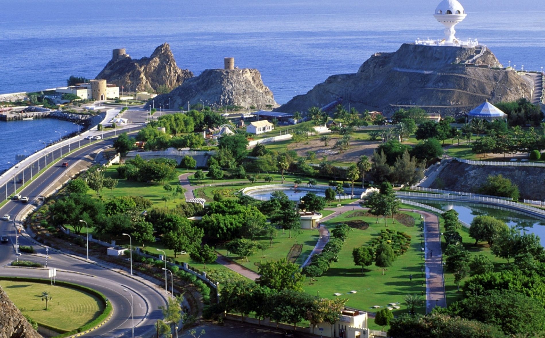 Оман знову закриває свої кордони, щоб стримати COVID-19 Оман знову закриває свої кордони, щоб стримати COVID-19