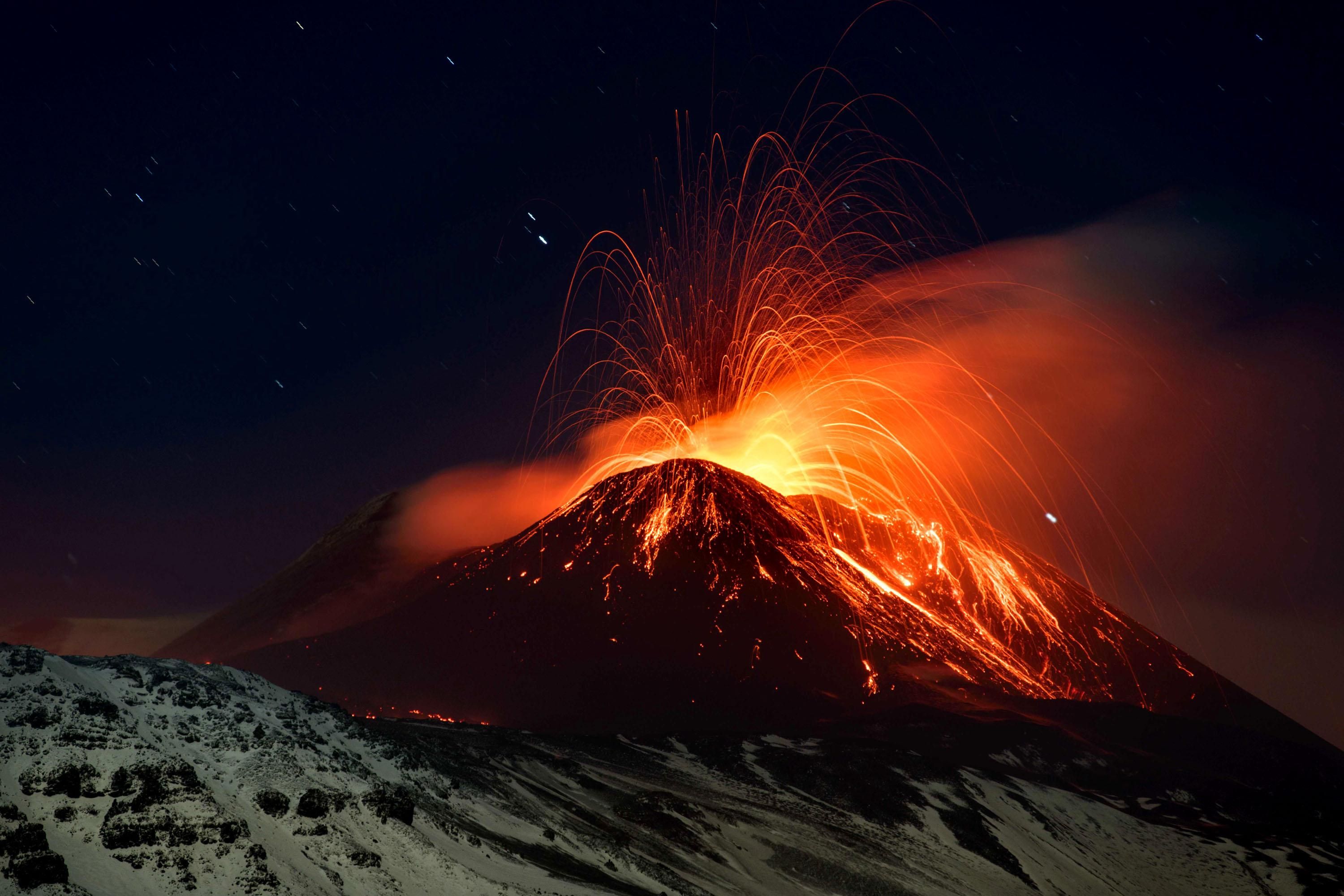 Извержение Этны - крупнейшего вулкана Европы