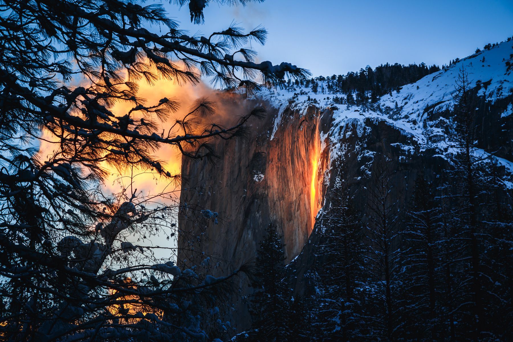 Уникальный огненный водопад Йосемити 