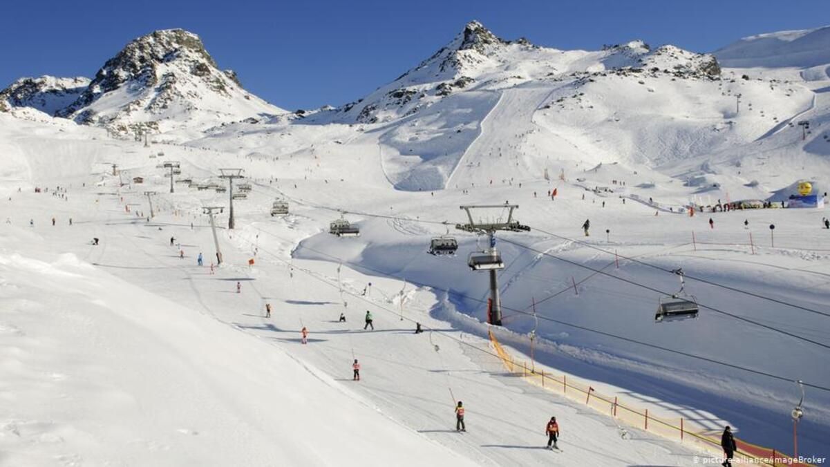 Италия отложила открытие горнолыжных курортов из-за мутации коронавируса Италия отложила открытие горнолыжных курортов из-за мутации коронавируса