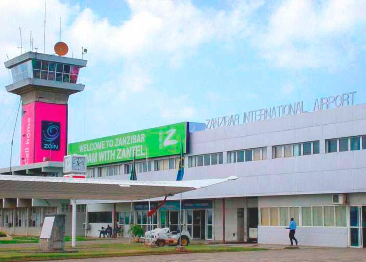 Українські туристи застрягли на Занзібарі через зламаний літак Українські туристи застрягли на Занзібарі через зламаний літак