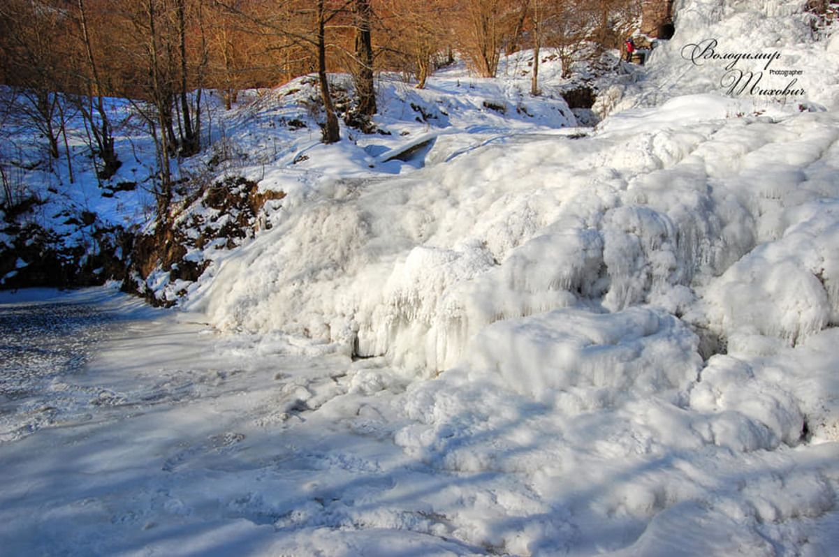Джуринский водопад замерз