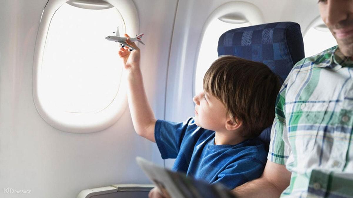 Як пережити авіапереліт з дитиною та зберегти нерви