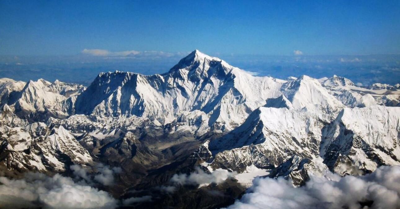 Эверест снова открыли для альпинистов