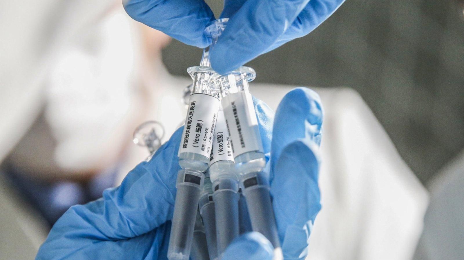 Китай спрощує в'їзд для іноземців, які вакцинувалися його препаратами від COVID-19 