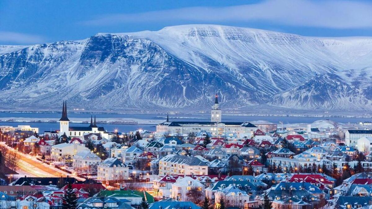 Исландия разрешит въезд всем вакцинированным от коронавируса туристам