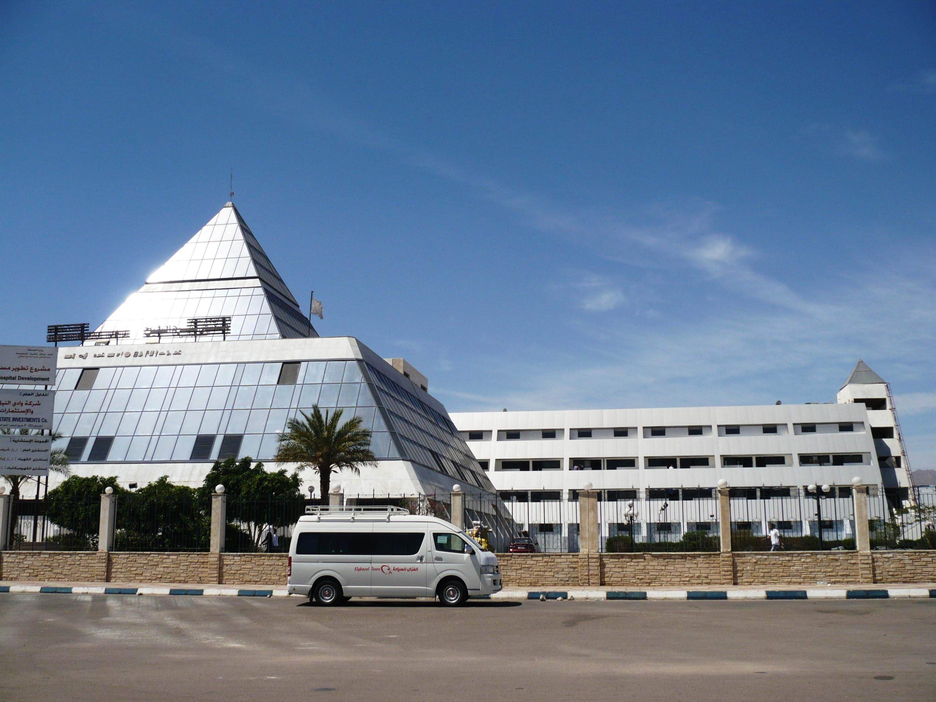 Відомий український волонтер захворів на коронавірус в Єгипті Відомий український волонтер захворів на коронавірус в Єгипті