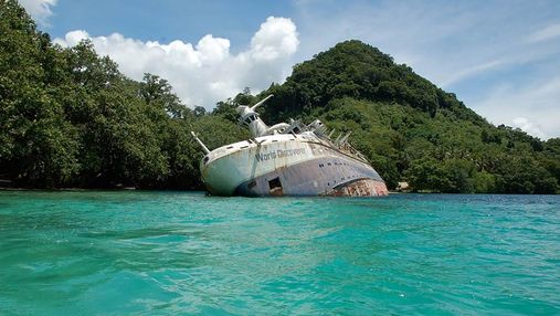 Покоїться в теплій бухті: історія корабля World Discoverer, який наткнувся на невідомий риф