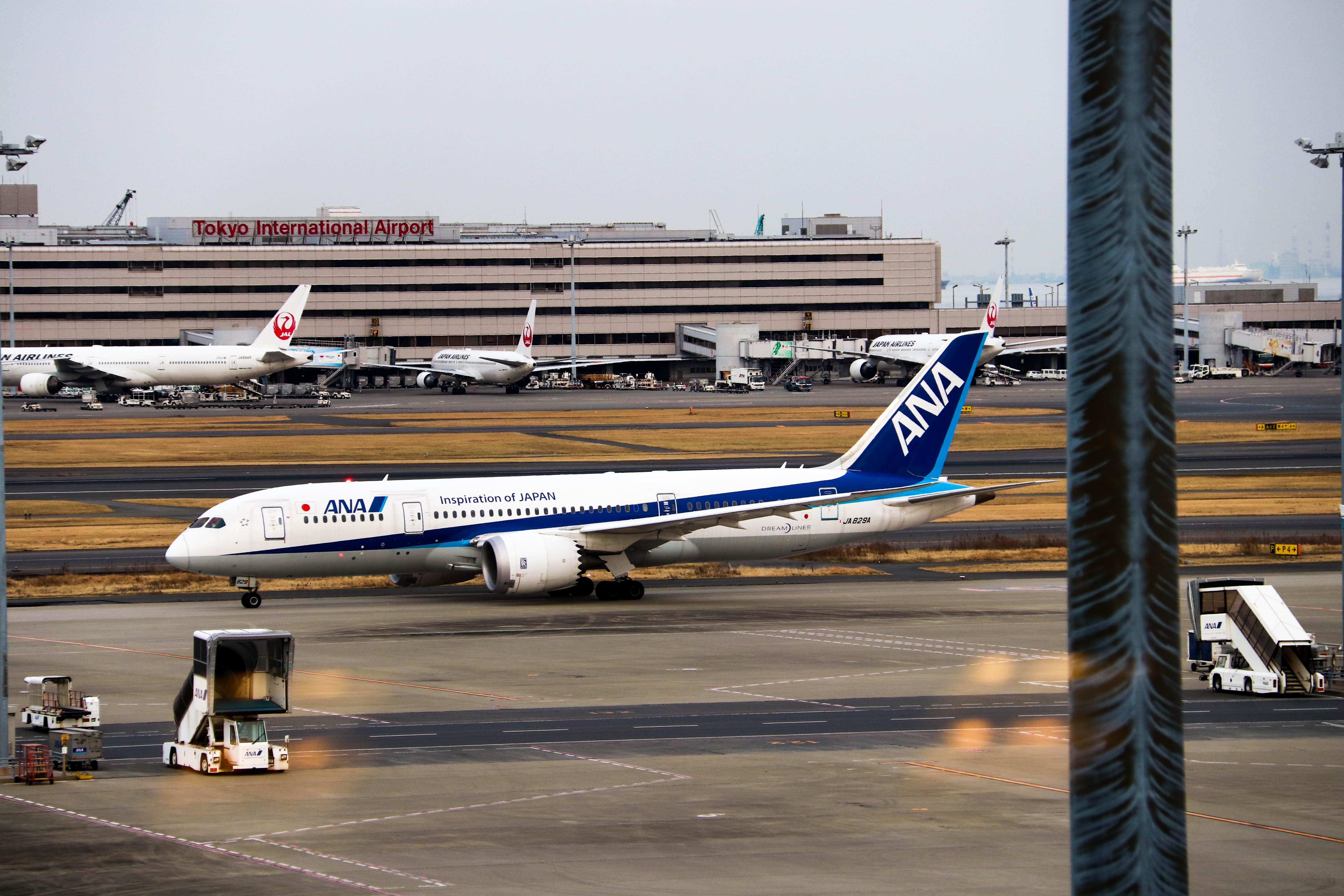 Японська авіакомпанія