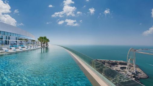 За найвищий панорамний басейн: готель у Дубаї потрапив до Книги рекордів Гіннеса