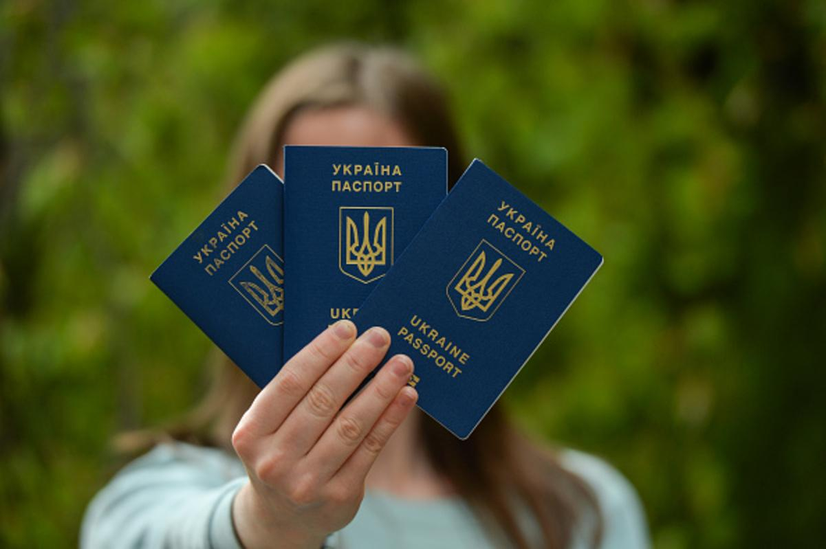 Рейтинг паспортів світу: Україна продовжує покращувати позиції