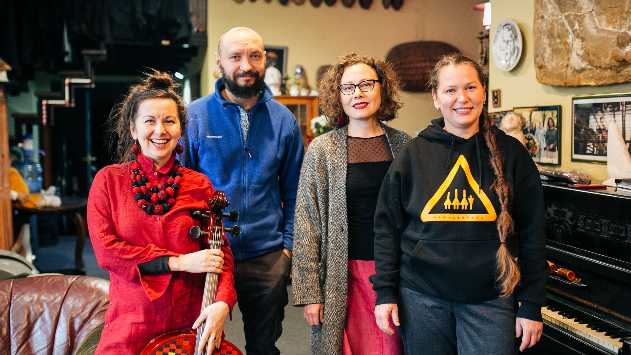 Учасники DakhaBrakha показали цікаві місця у Києві: фото, відео Учасники DakhaBrakha показали цікаві місця у Києві: фото, відео