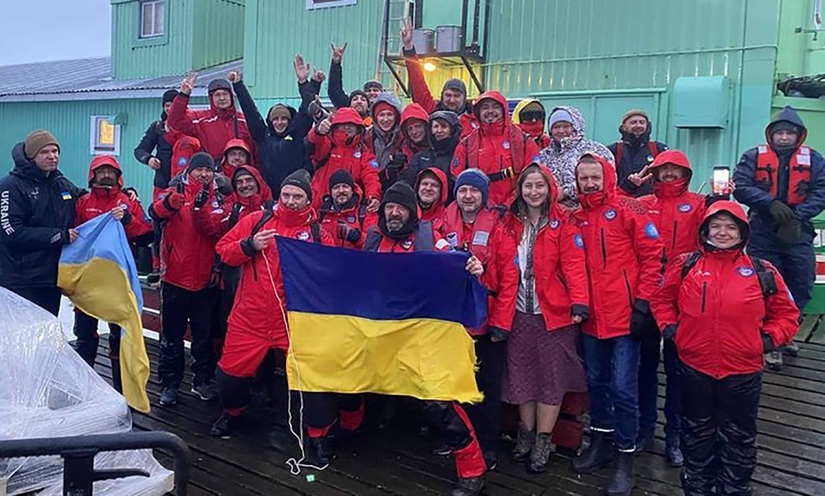 На станції Академік Вернадський завершилася перезмінка На станції Академік Вернадський завершилася перезмінка