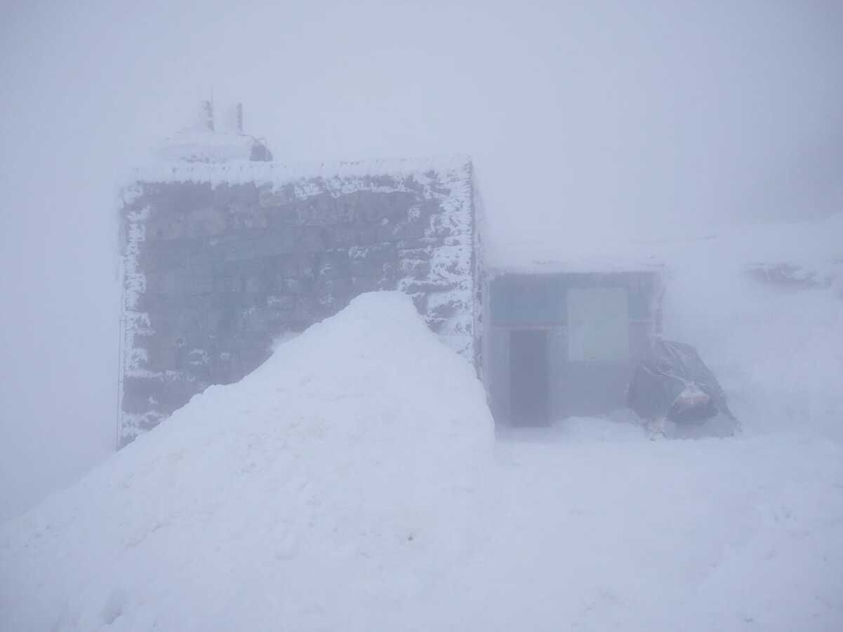 У Карпатах продовжує вирувати негода У Карпатах продовжує вирувати негода