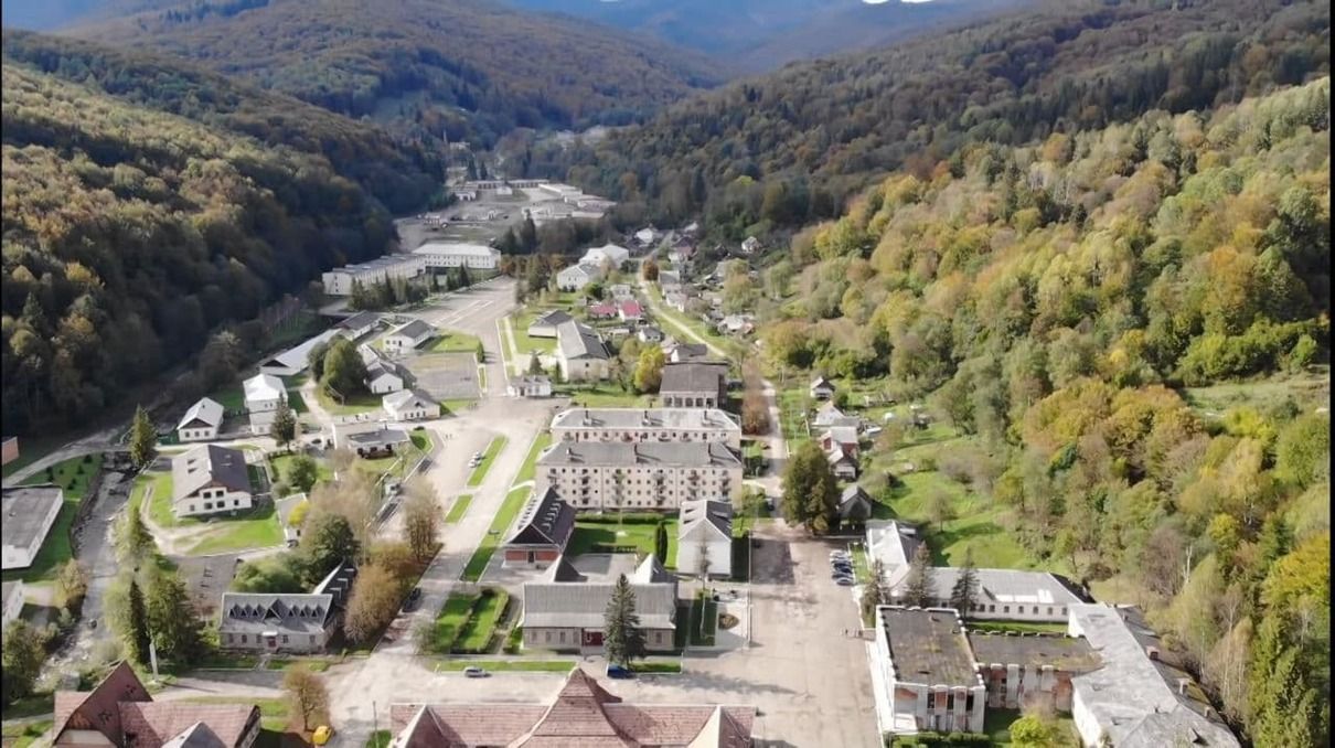 Как живет Ивано-Франковск-16 - секретный город за колючей проволокой Как живет Ивано-Франковск-16 - секретный город за колючей проволокой