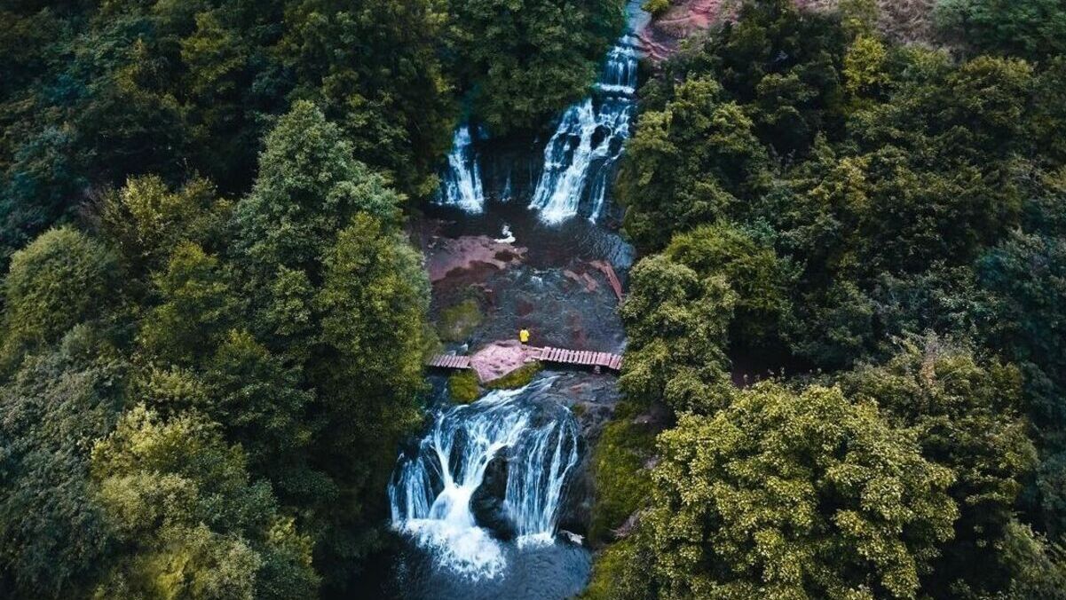 7 дивовижних водоспадів України, які варто відвідати навесні