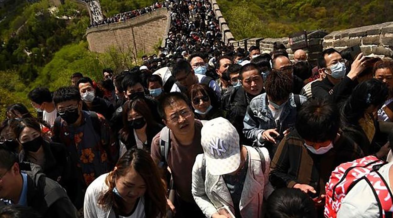 Китайцы на майские праздники образовали толпу на Большом стене: фото
