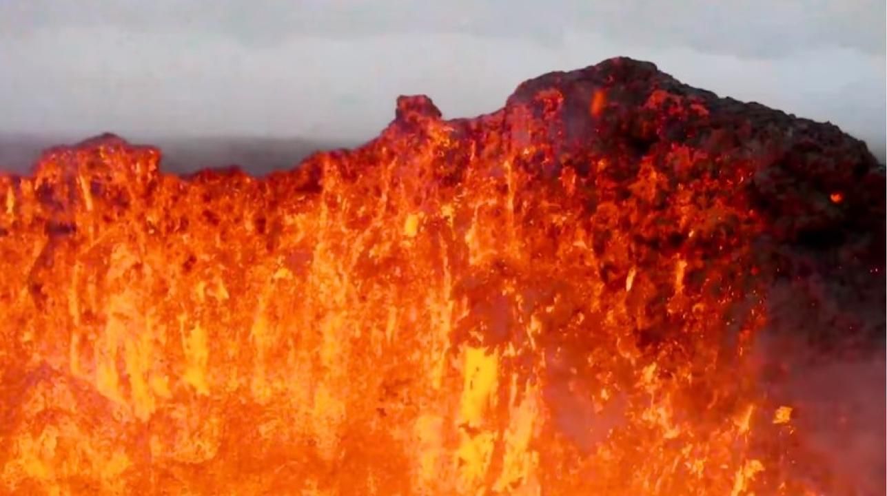 Извержение вулкана Фаградалсфьяль