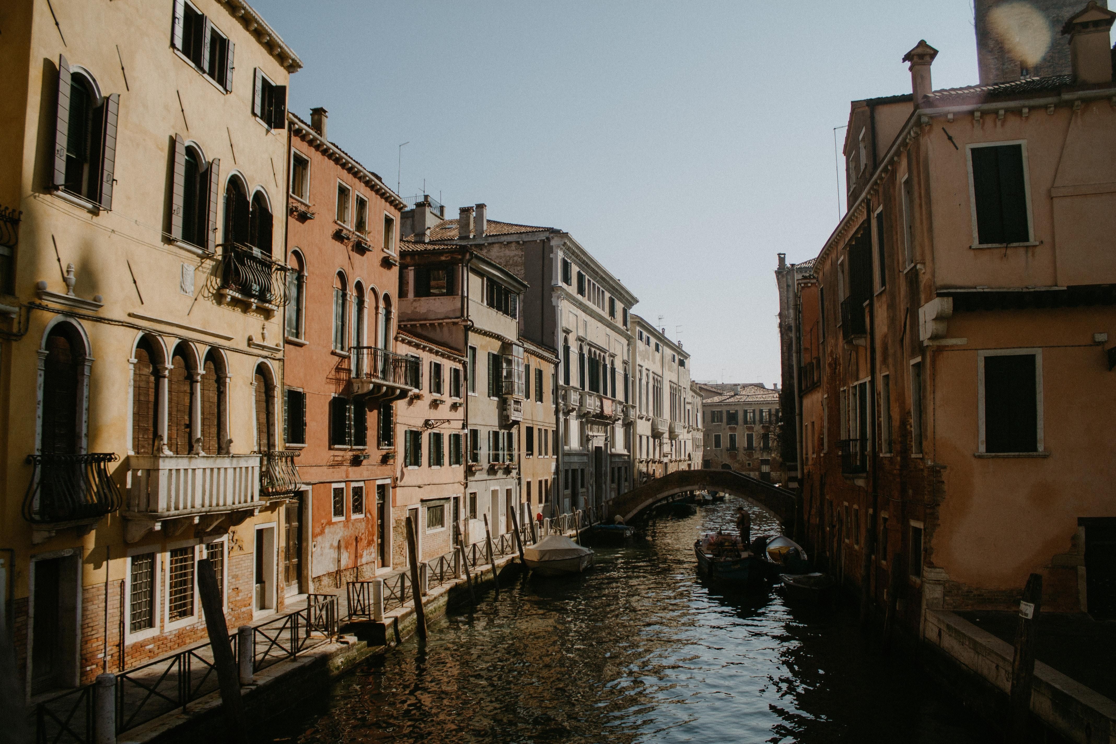 Италия отменяет карантин для туристов из ряда стран: перечень