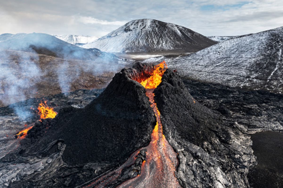 В Ісландії намагаються продати активний вулкан