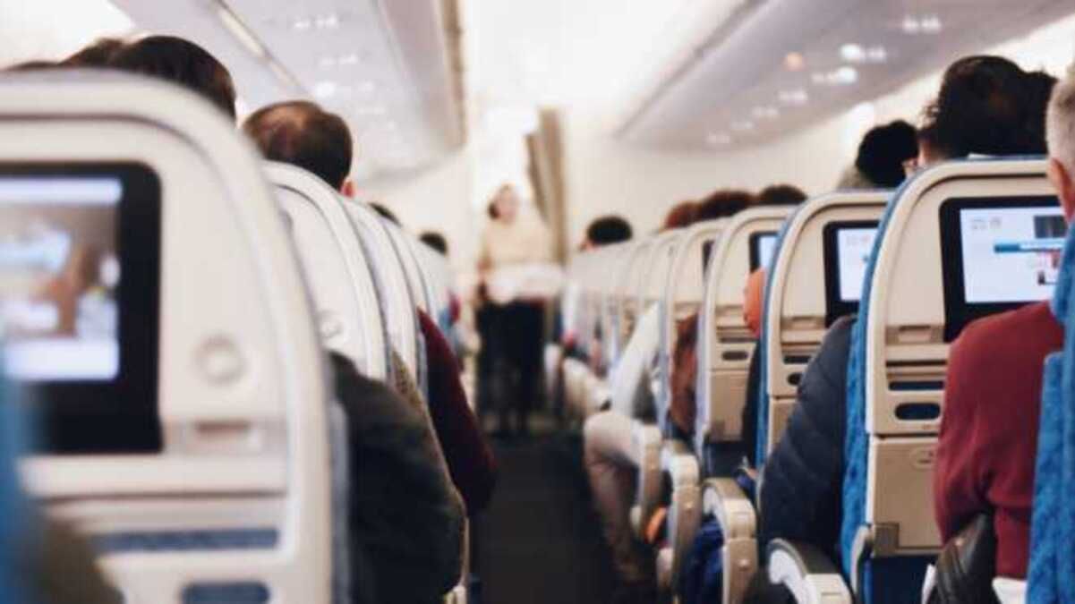 8 секретов стюардесс, о которых пассажиры не догадываются