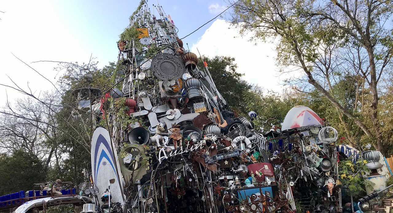 Американец построил собор из 60 тонн мусора Американец построил собор из 60 тонн мусора